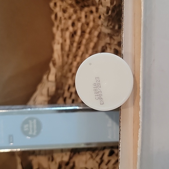 Kate Somerville Anti Bac acne clearing lotion - Picture 4 of 4